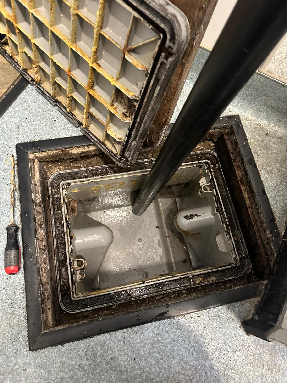 Emergency grease trap cleaning in Huntington Park